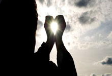 虎扑体育：[德甲]穆西亚拉倒三角回传 伦贝格自摆乌龙.